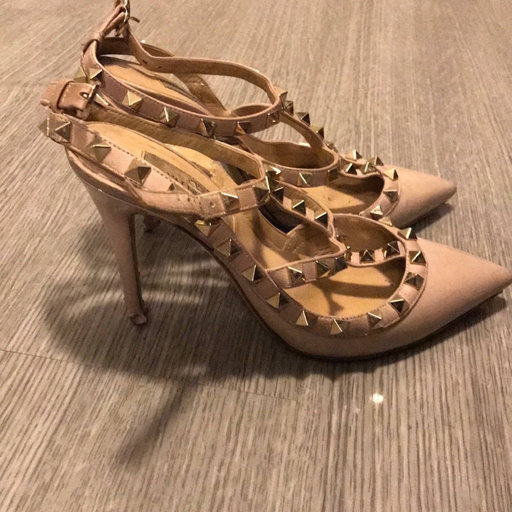 Valentink Heels - Picture 1 of 4